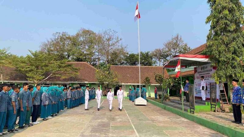 Teguhkan Pancasila sebagai Pemersatu, MTsN 3 Banyumas Khidmat Peringati Hari Kesaktian Pancasila