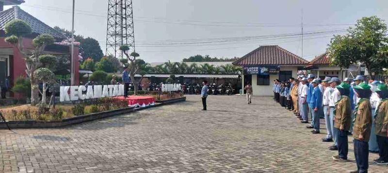 Sepuluh Murid MTsN 3 Banyumas Wakili Madrasah Ikuti Upacara Hari Kesaktian Pancasila di Kecamatan Sumbang